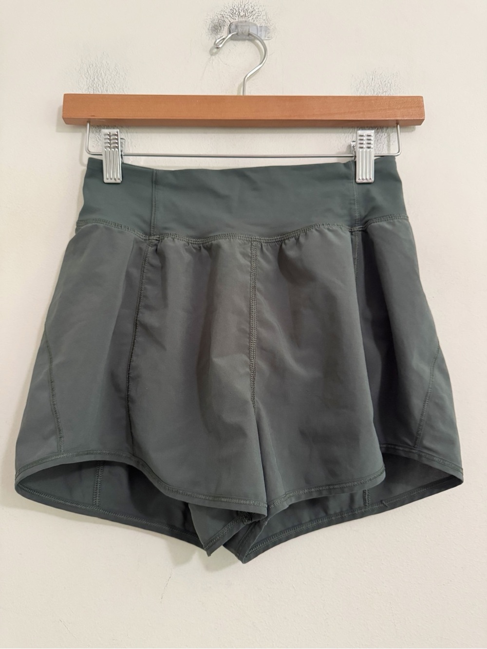 Lululemon Lean In Shorts - Picture 2 of 7